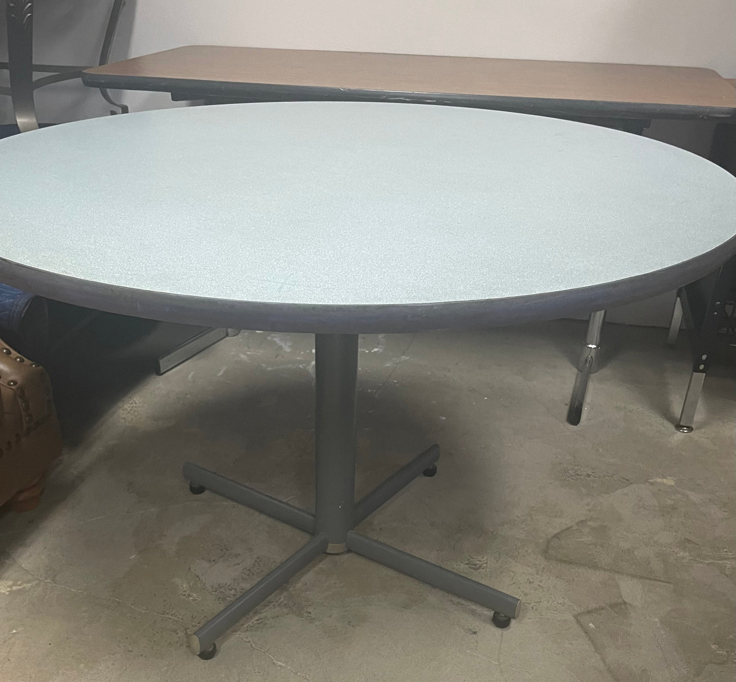 Round Table Laminate Top with Center Leg 48”