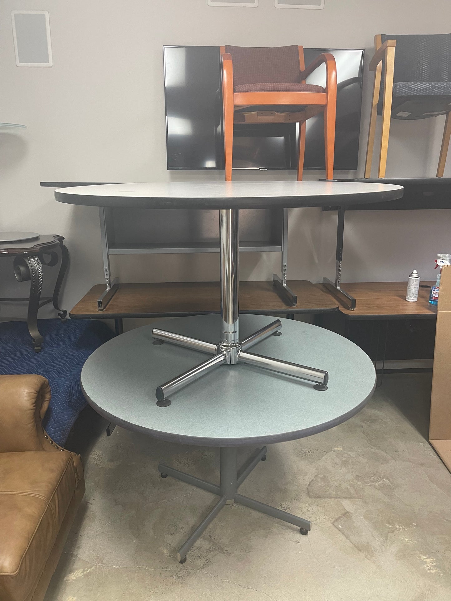 Round Table Laminate Top with Center Leg 48”