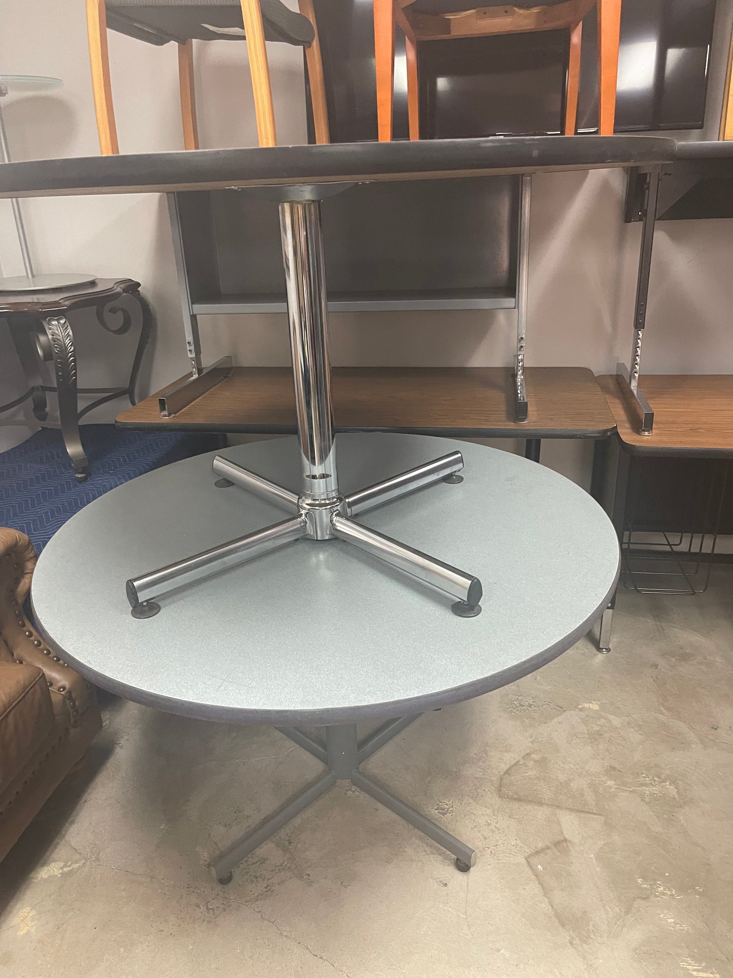 Round Table Laminate Top with Center Leg 48”