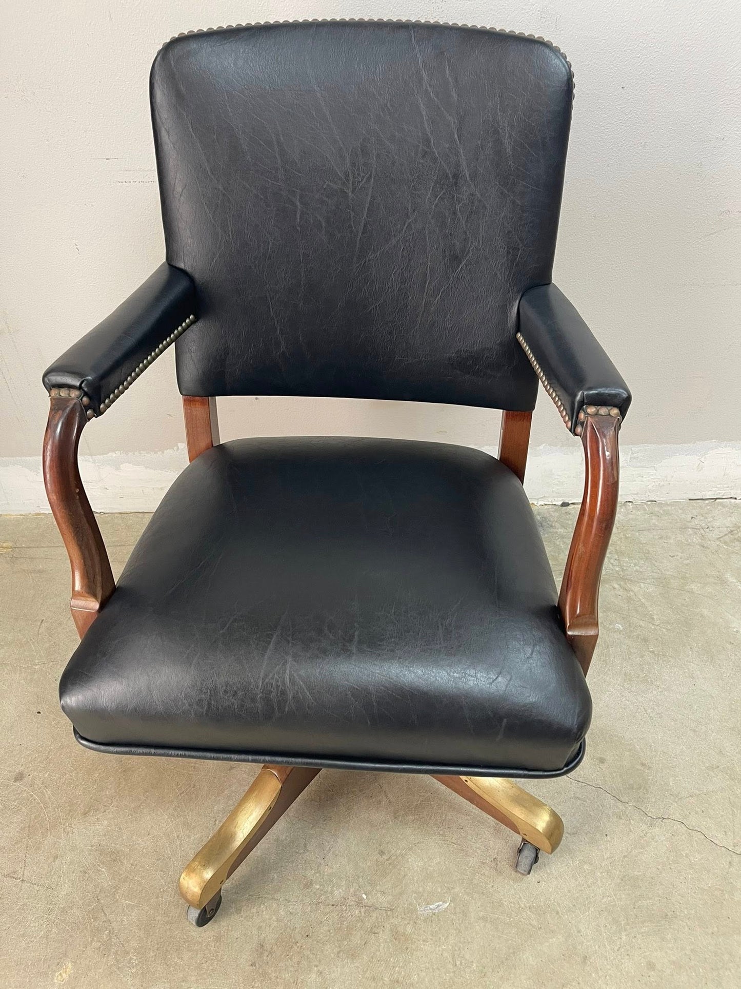 Gunlocke Leather Adjustable Swivel Office Chair Late 20th Century