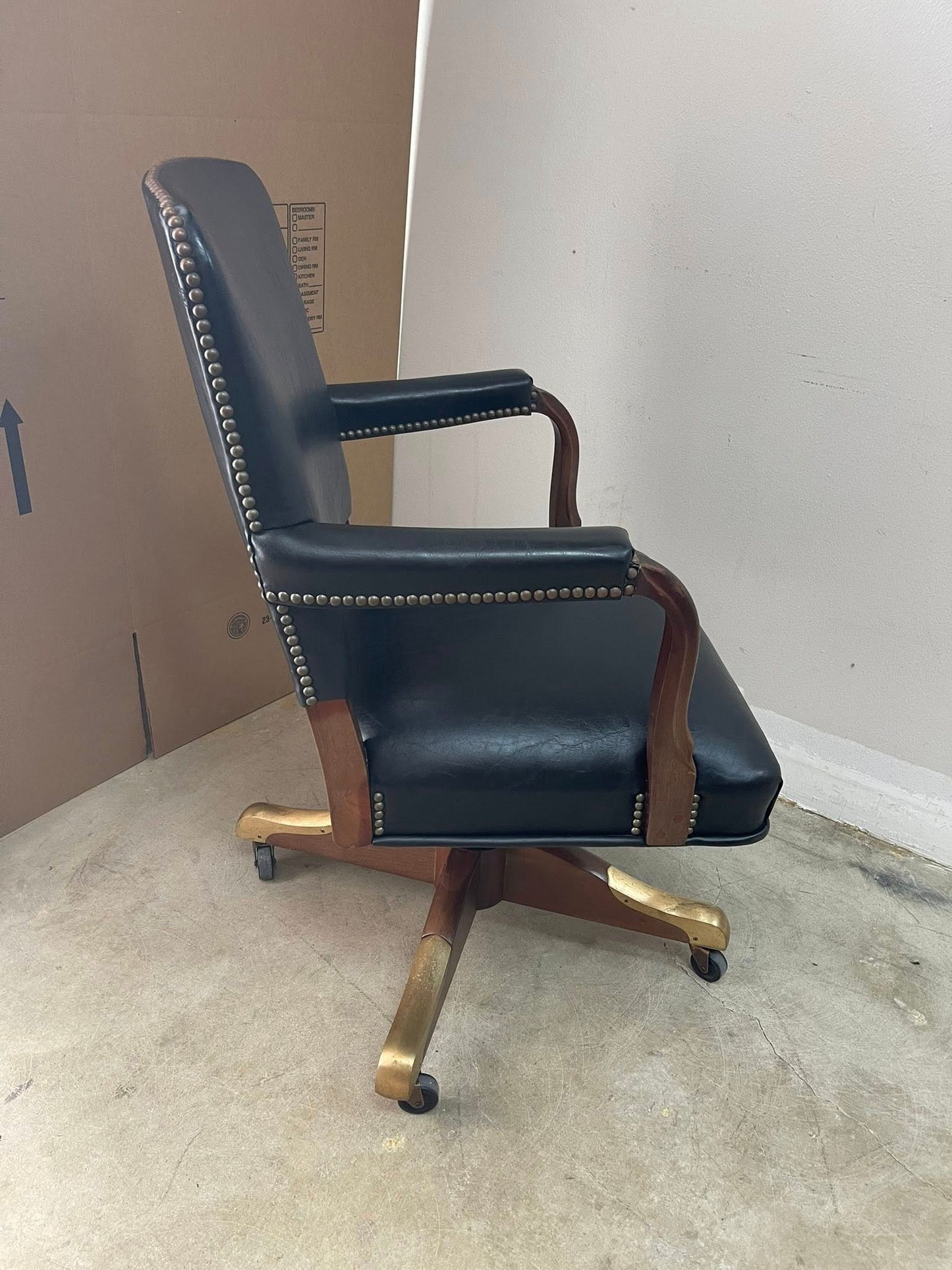 Gunlocke Leather Adjustable Swivel Office Chair Late 20th Century