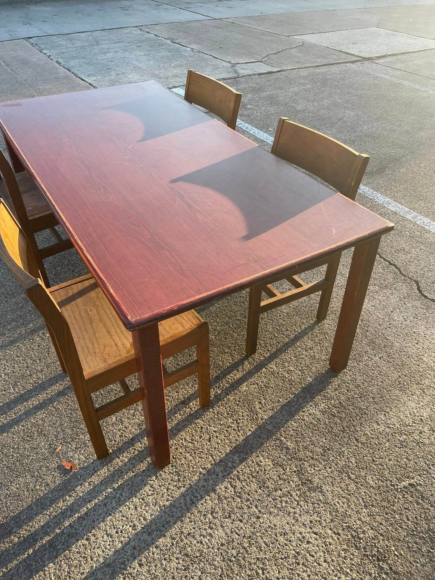 library tabel and 4 solid oak chairs