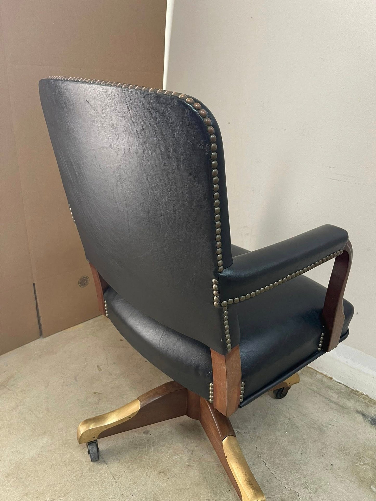 Gunlocke Leather Adjustable Swivel Office Chair Late 20th Century