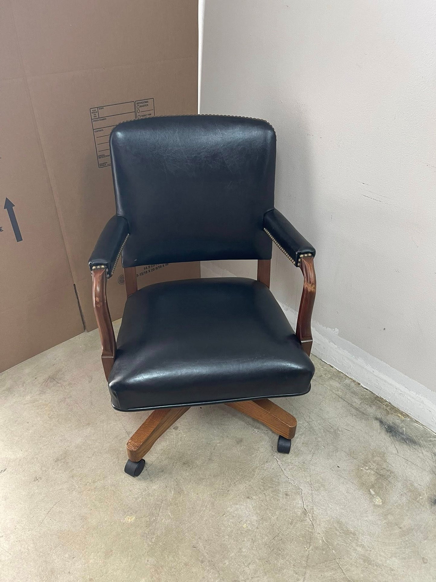 Gunlocke Leather Adjustable Swivel Office Chair Late 20th Century
