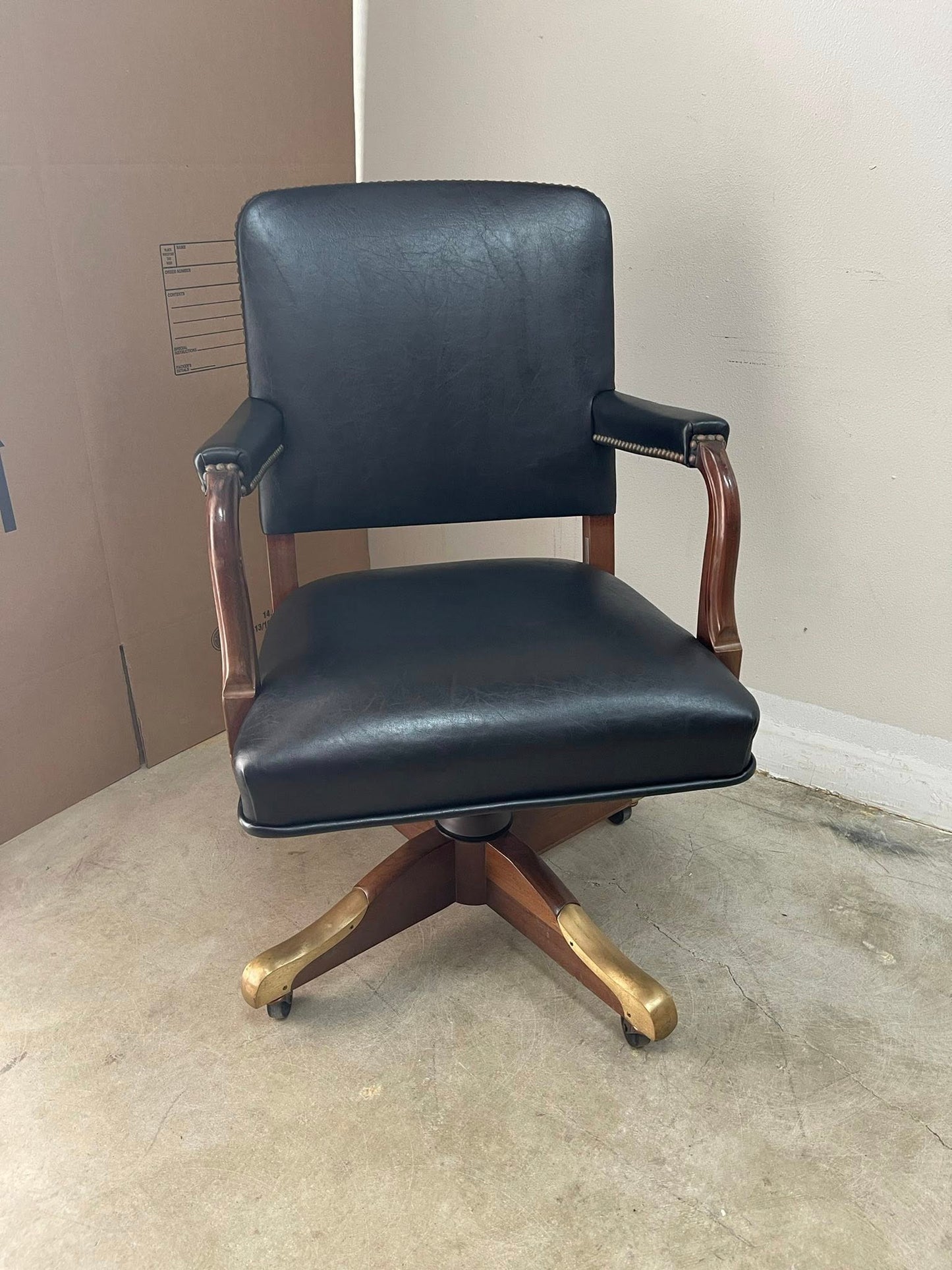 Gunlocke Leather Adjustable Swivel Office Chair Late 20th Century